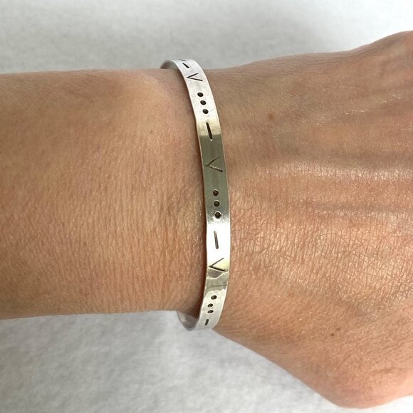 Sterling Silver 925 Round Stamped Pattern Etched Thin Bangle Bracelet 7.75" - Picture 1 of 16